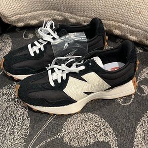 New Balance 327